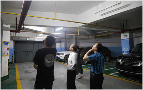 圖：恒富小貸公司領(lǐng)導(dǎo)班子開展汛期安全檢查.png
